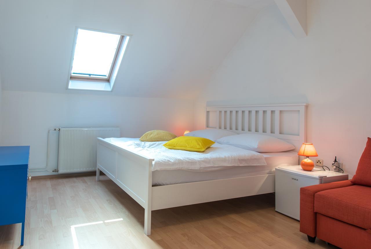 Bubu Hostel ซาเกร็บ ภายนอก รูปภาพ